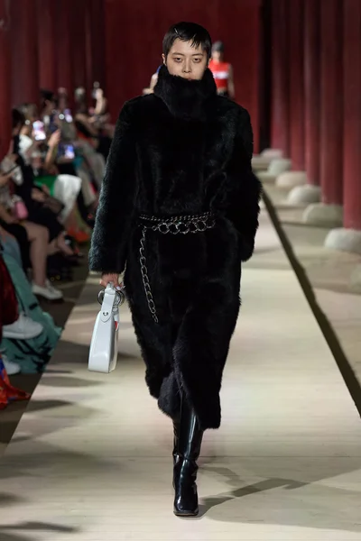 Look 48